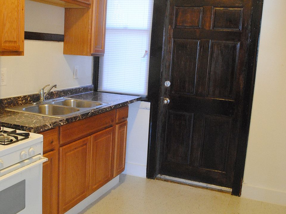 2nd image of 5801 W Walton St