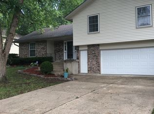 8608 Linda Ln, Pleasant Valley, MO 64068