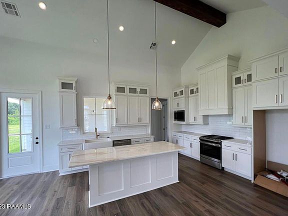 2nd image of 103 Shadow Bend Dr
