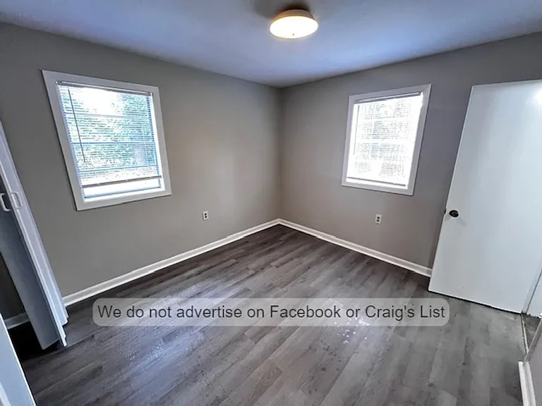 1021 W Rowan St — Photo 14