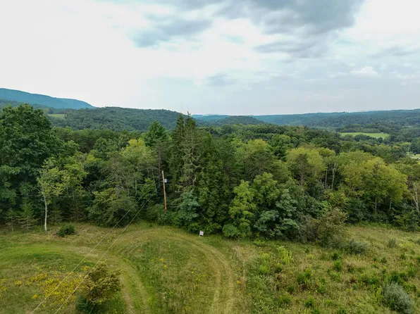 17 Cherry Hill Dr, Hustontown, PA 17229