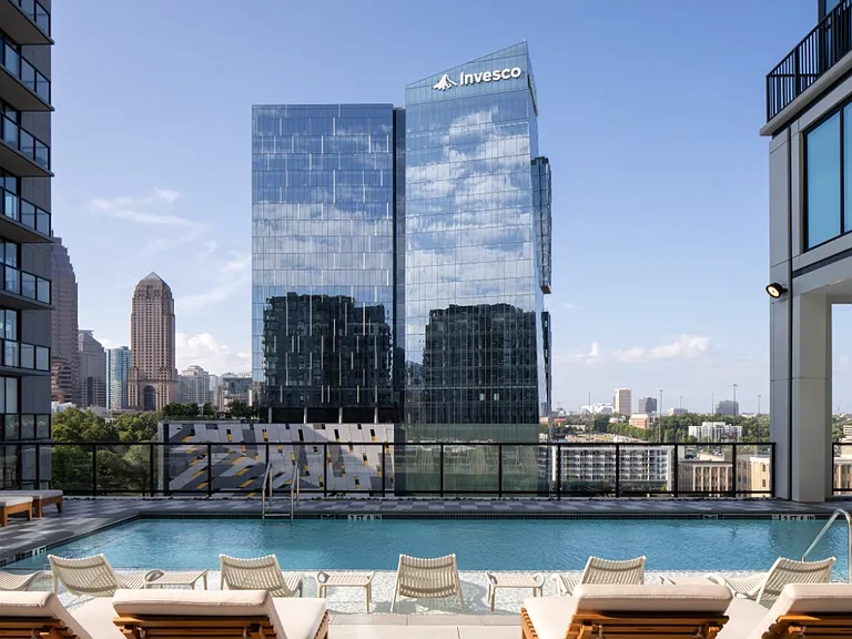 Emmi Midtown — Photo 28