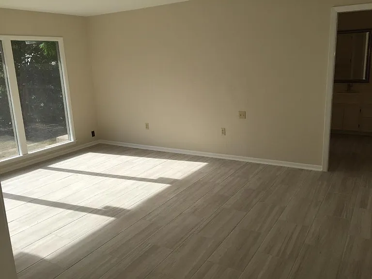 724 Whispering Oaks Dr — Photo 8