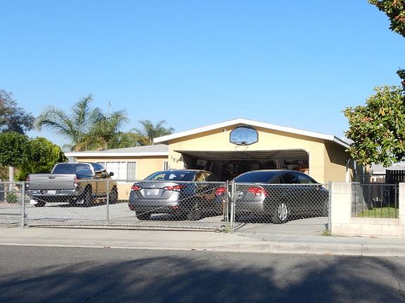 3rd image of 198 S Mistletoe Ave