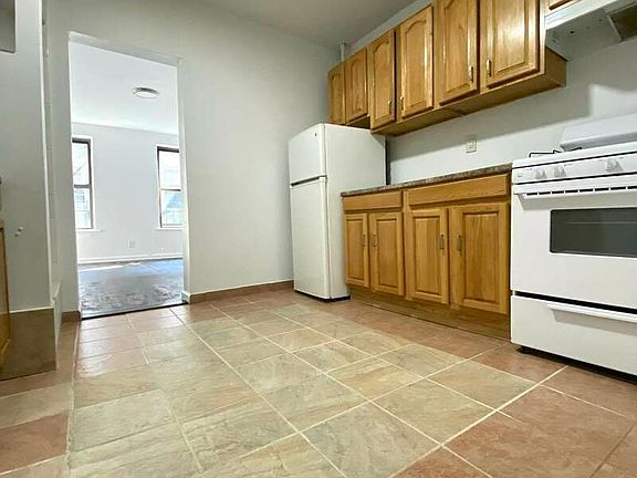 4th image of 226 E 89th St #9A