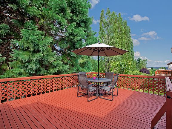 Adjacent party deck overlooks back yard, majecstic Sequoia tree and western ex
