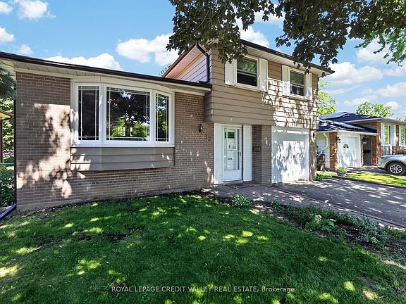 3rd image of 32 Farmington Dr