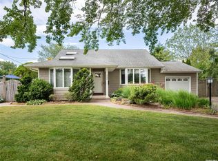 988 Aberdeen Rd, Bay Shore, NY 11706