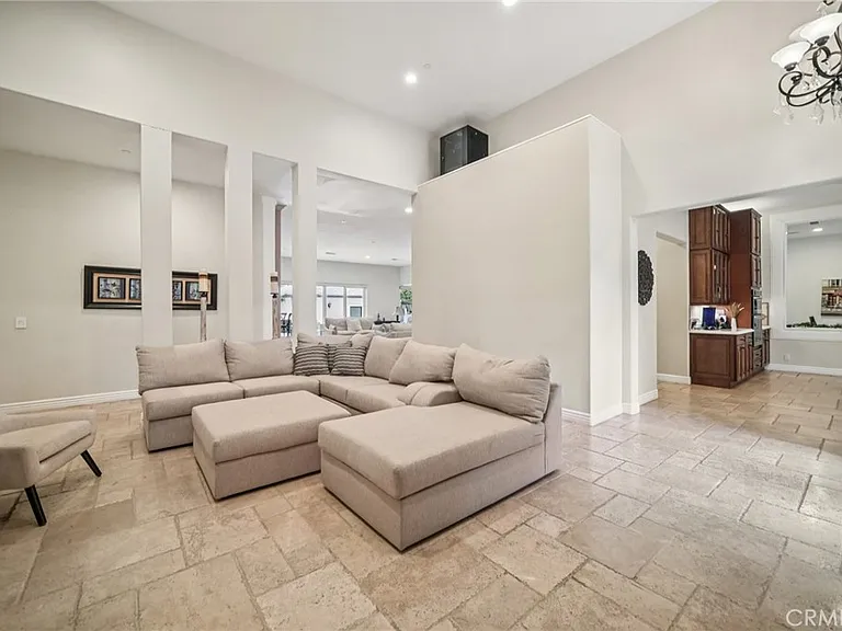 17401 Raymer St — Photo 6