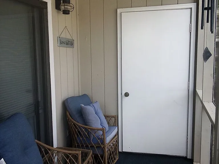 1870 Auburn Ln #20-A — Photo 3