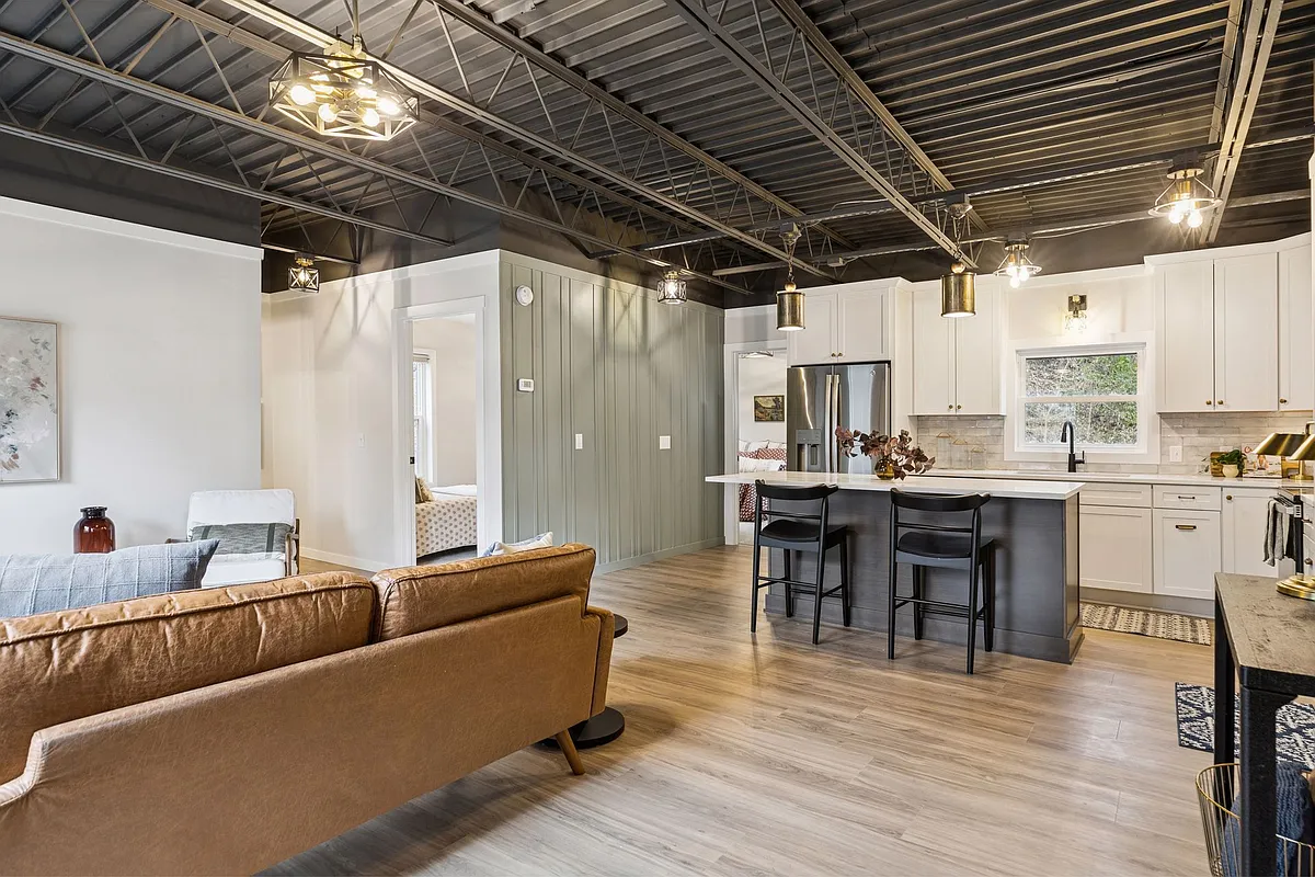 Building Photo - 116 W Olive St #116