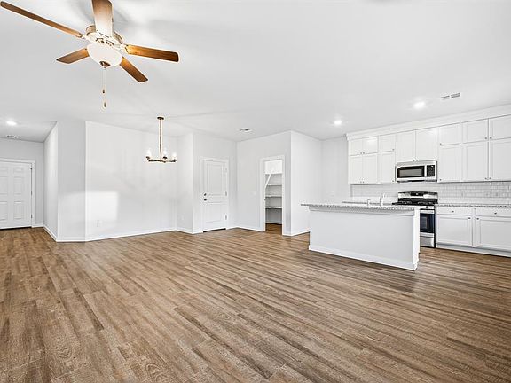 7th image of this home