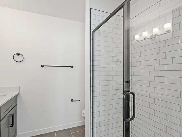 Earll 6 Townhomes — Photo 11