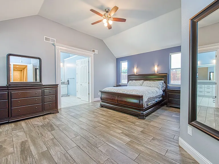 10234 N Rowell Ave — Photo 22