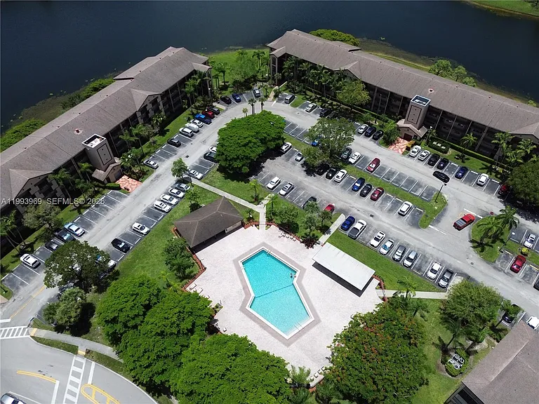 12500 SW 5th Ct #307M — Photo 1