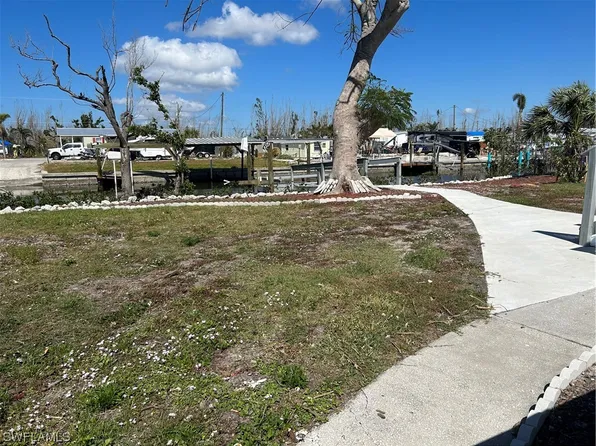 4998 Flamingo Dr, Saint James City, FL 33956