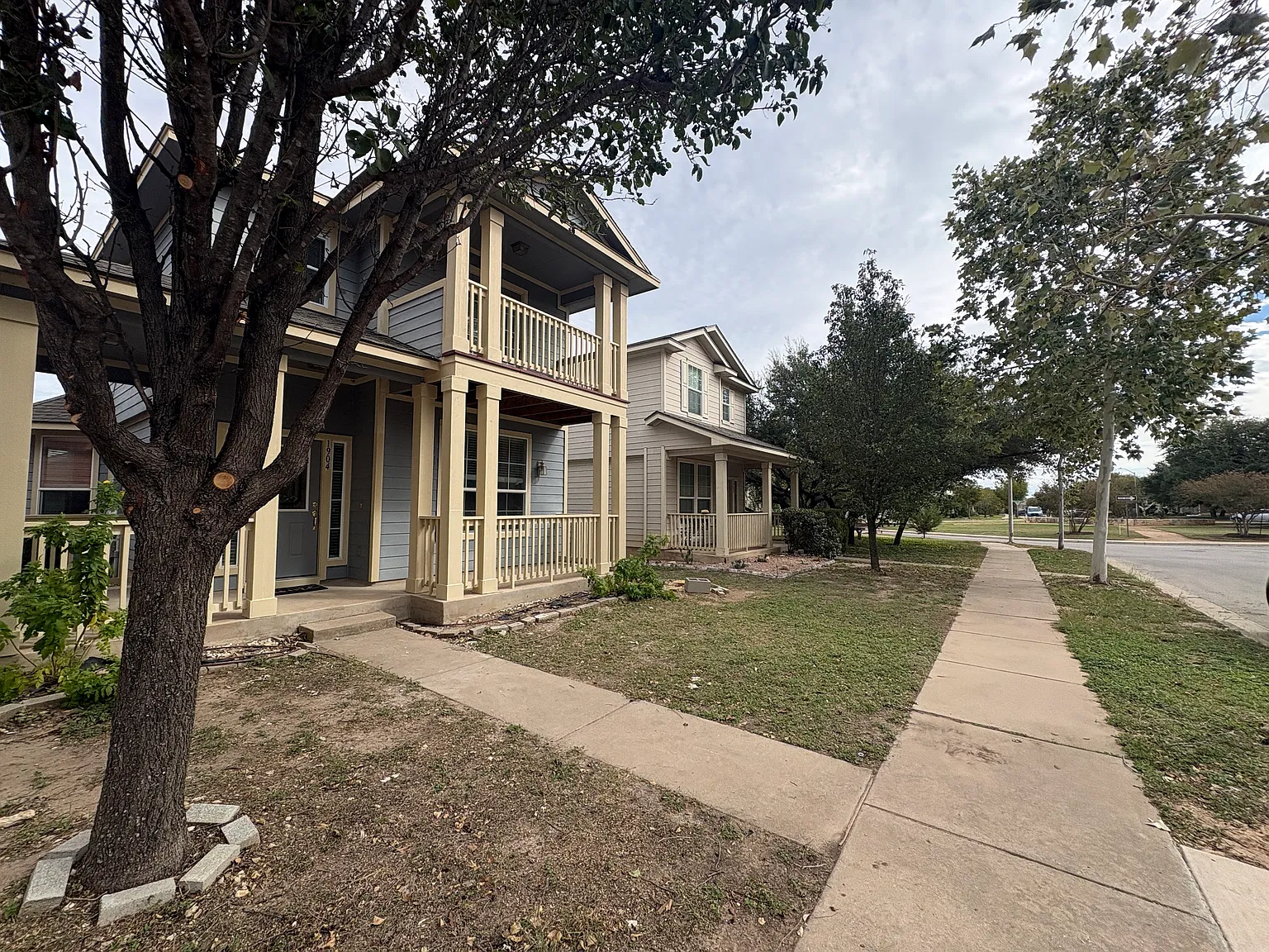 3 bed, 2.5 bath, 1368 sqft, $1,899 — Photo 2
