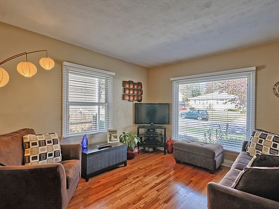 3rd image of 7012 Winona Ave