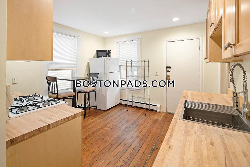 4 bed, 999 sqft, $5,000 — Photo 3