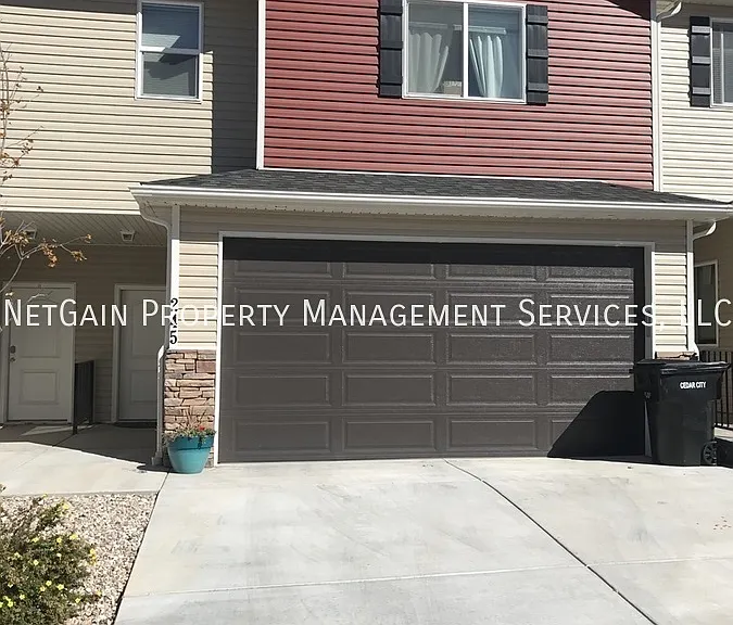 245 E 3025 N — Photo 1