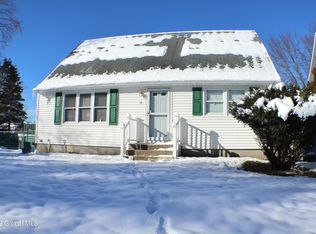 18 James Ln, Troy, NY 12182