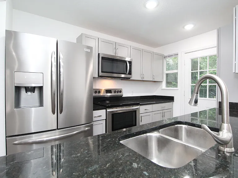 150 E Ensley St — Photo 6