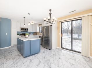 11572 Carriage Ct, Eden Prairie, MN 55344