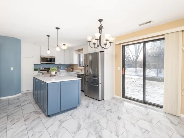 11572 Carriage Ct, Eden Prairie, MN 55344