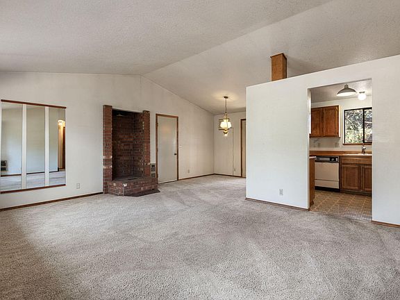 5th image of 220 SW Maricopa Dr