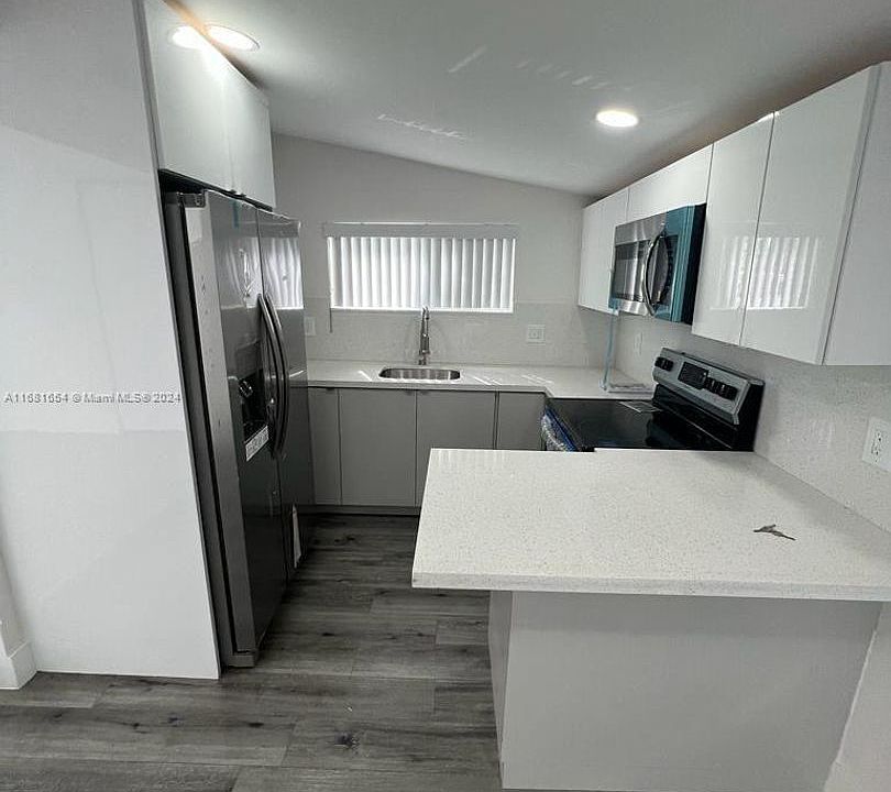 1st image of 631 SE 2nd Pl #631