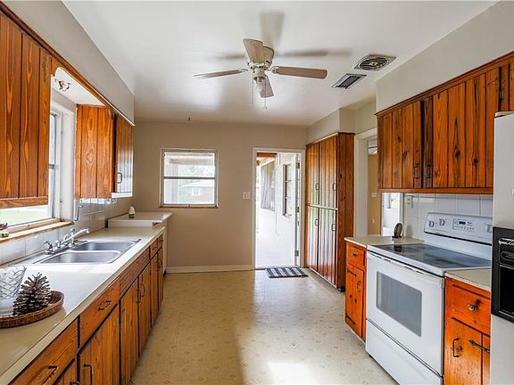 3rd image of 1501 E Lakeview Ave