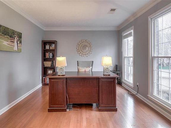 5th image of 2098 Candlewood Ct NE