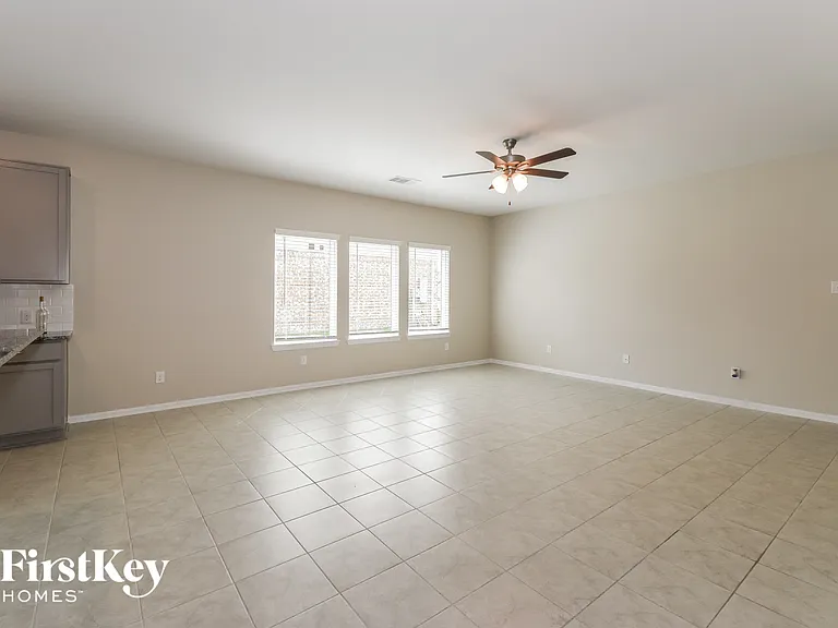 8020 Quartz Ln — Photo 3