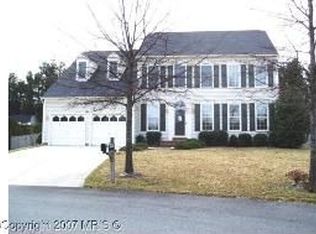 43249 Tabor House Ln, Chantilly, VA 20152