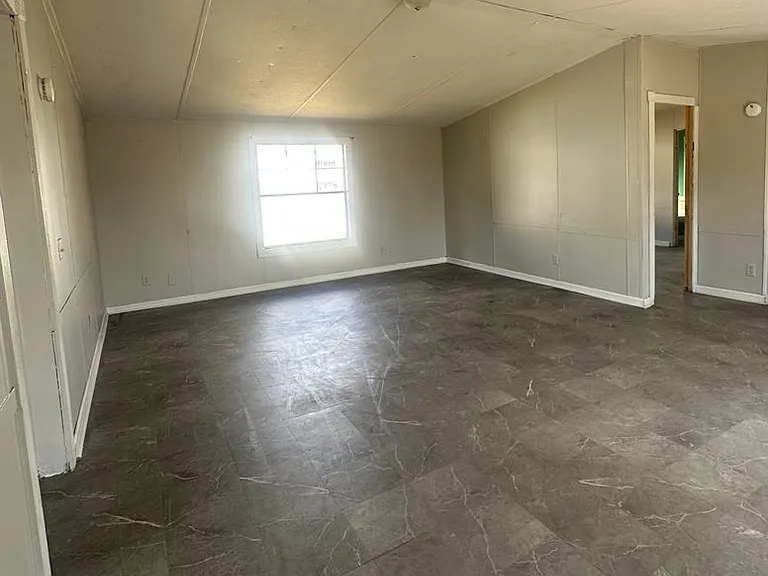 203 Wadley Dr — Photo 2