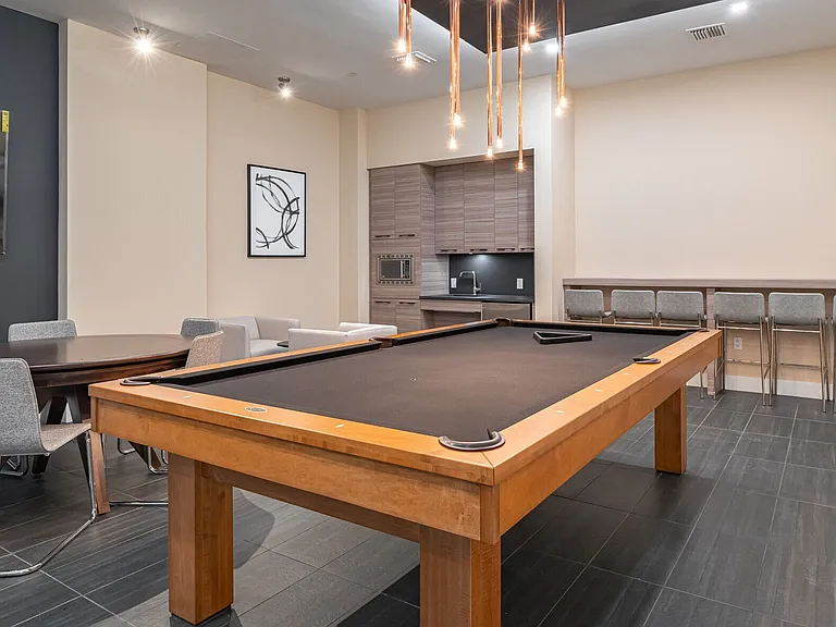 Avery Dania Pointe Apartments — Photo 16