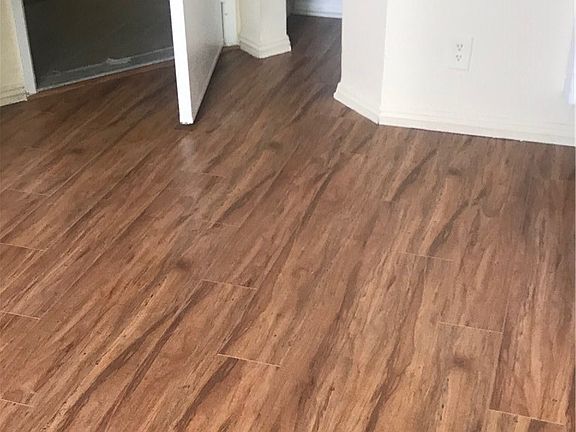 5th image of 10412 S Figueroa St