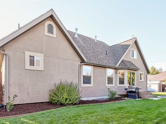 Fully Landscaped with fence