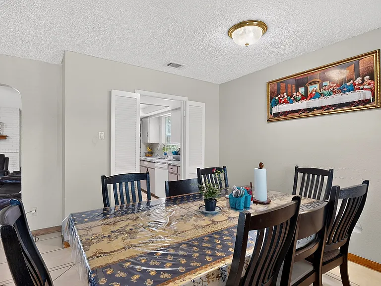 1514 Douglas Dr — Photo 17