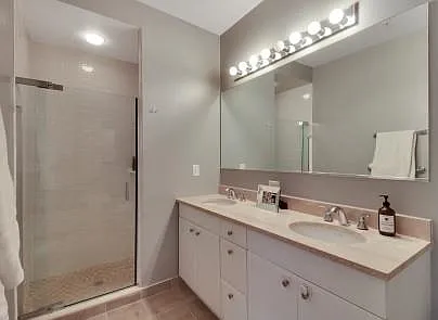 1100 Adams St #211 — Photo 11