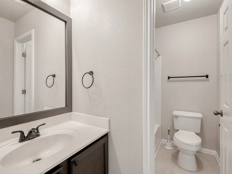 211 Hanstrom Dr — Photo 25