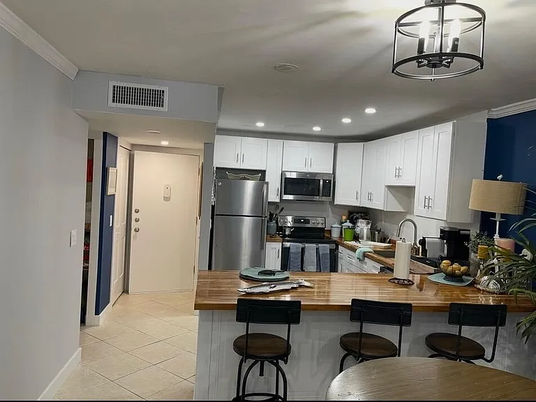 1516 S Lakeside Dr #107 — Photo 3