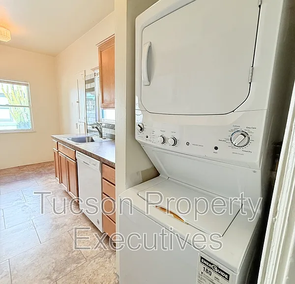 321 S Stone Ave #4 — Photo 6