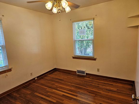 3rd image of 1843 Lessur St