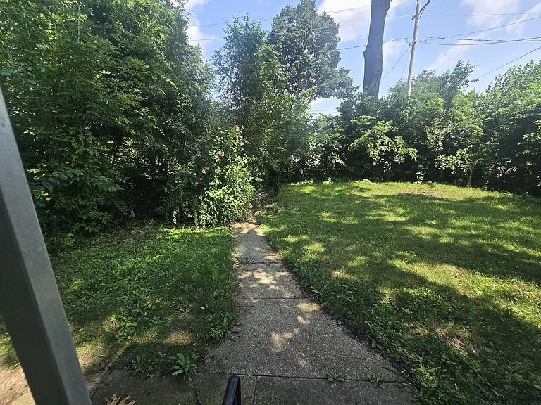 1737 E Bowman St — Photo 9
