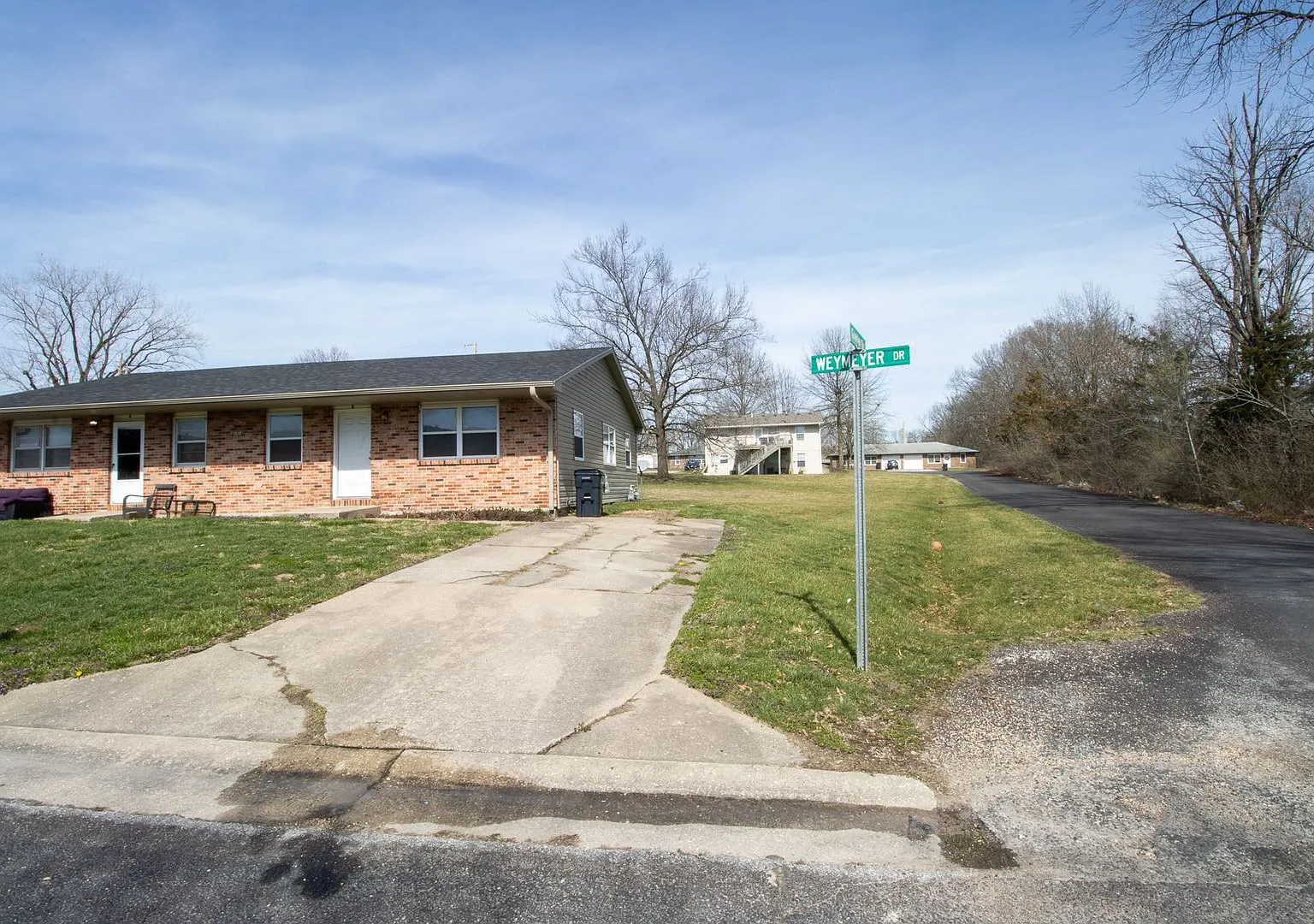 3711 Weymeyer Drive A+B — Photo 2