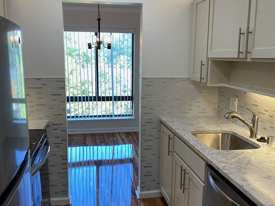 1st image of 490 N Civic Dr APT 307