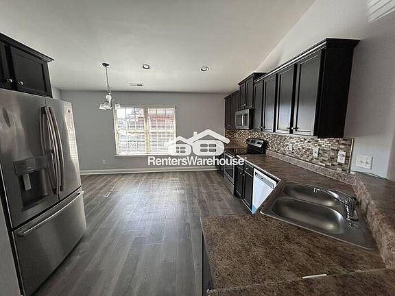 5th image of 820 Clover Ave
