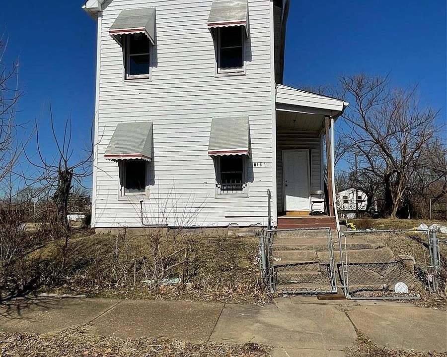 1st image of 2131 E De Soto Ave