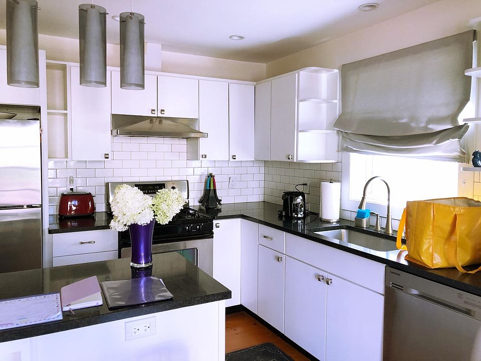 Bright Modern Kitchen